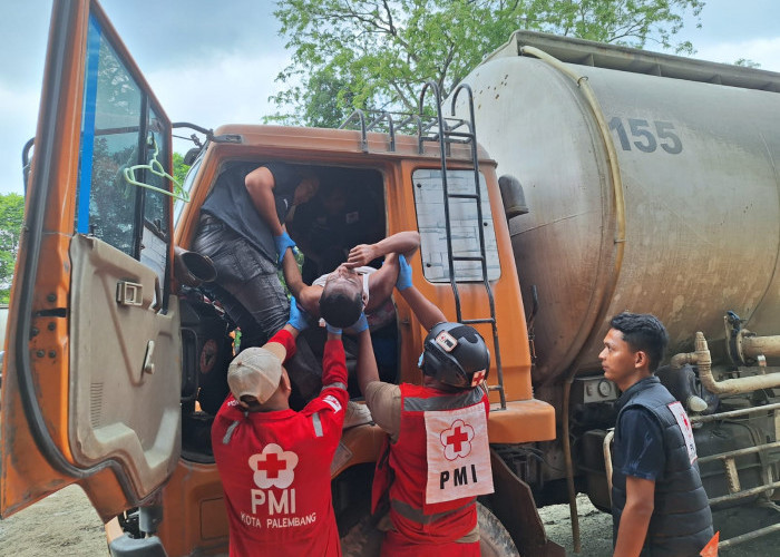 Sopir Truk Semen Ditemukan Meninggal Dalam Mobil Sedang Parkir di Kertapati Palembang, Warga OKI 