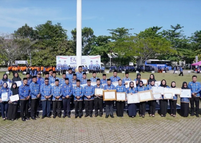 Pemkab Ogan Ilir Berikan Apresiasi kepada ASN Berprestasi pada HUT Korpri ke-54 Tahun 2025