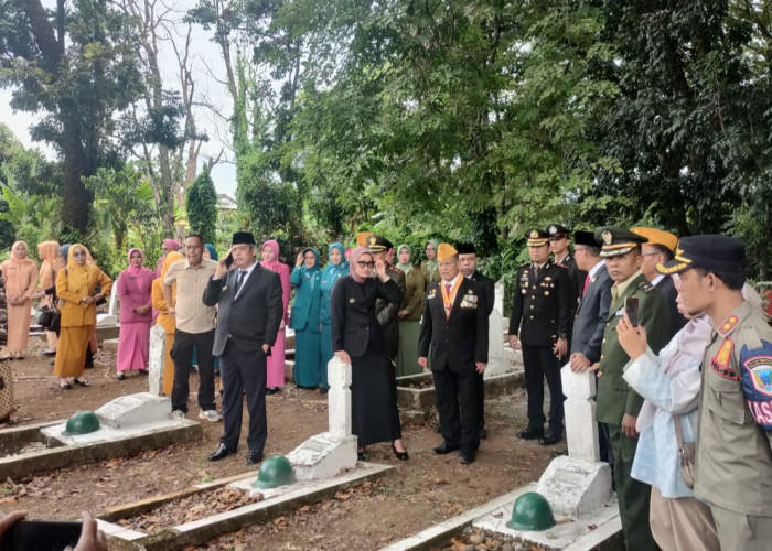 Bupati Bursah Zarnubi Ajak Warga Lanjutkan Perjuangan, Pemkab Lahat Gelar Upacara Hari Pahlawan ke-80