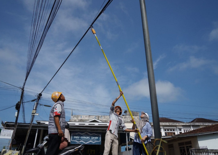 Pemkab OKI Rutin Tertibkan Kabel Udara, Provider Nakal Masih Berulah