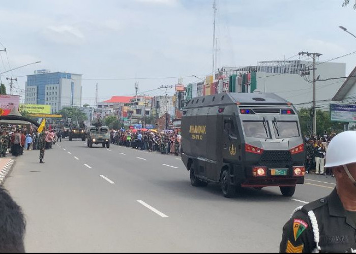 Kodam II/Sriwijaya Gelar Defile Pasukan dan Alutsista di HUT TNI ke-79, Masyarakat Tumpah Ruah