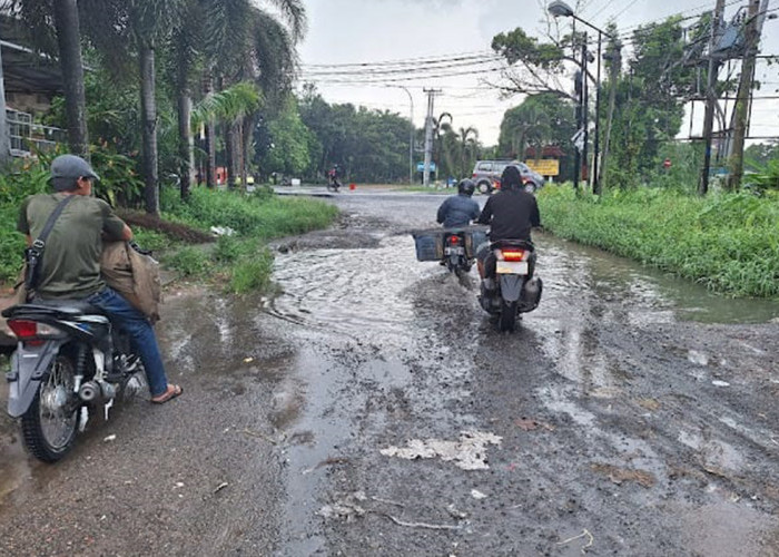 Musim Hujan, Jalan Akses ke Pasar Kayuagung Terendam Banjir
