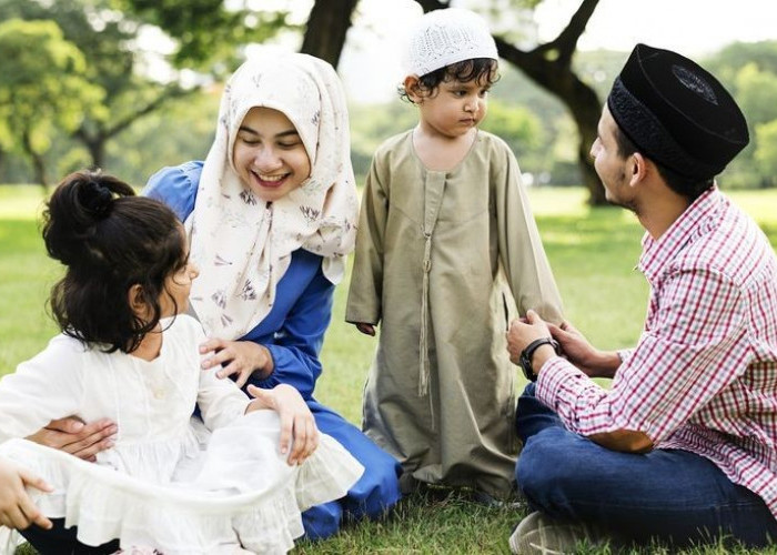11 Adab Islami yang Perlu Diajarkan Orang Tua Sejak Dini Kepada Buah Hati