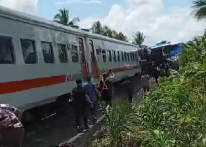 Satu Penumpang Bus yang Dihantam Kereta Api di Martapura OKU Timur Dikabarkan Tewas Terjepit