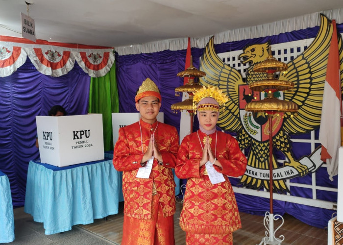 TPS 26 Sidomukti Plaju Bernuansa Adat Palembang, Ketua KPPS: Ingatkan Anak Muda Terus Cintai Budaya Lokal