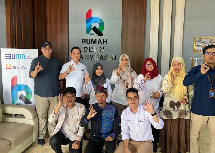 Tenun Tuan: Dari Warisan Keluarga Menuju Asa Pelestarian Budaya Palembang