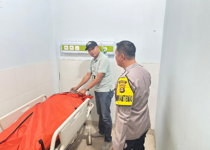 Sopir Bus Meninggal Mendadak Dalam Kendaraan, Personel Polsek Indralaya Ogan Ilir Lakukan Pemeriksaan di TKP