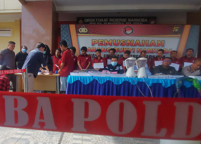 Di Hadapan 16 Tersangka, Polda Sumsel Musnahkan 11 Kg Lebih Sabu dan Ribuan Butir Ekstasi 