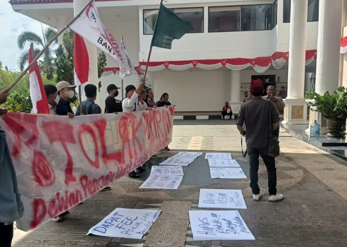 Dana Pokir Diduga Masuk Yayasan Pribadi Anggota DPRD Banyuasin, Massa Demo