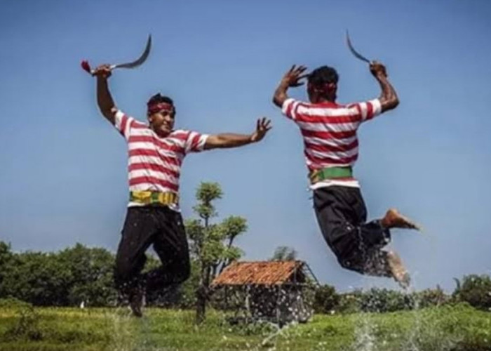 HEBOH Duel Carok Antara Mertua Versus Menantu di Probolinggo, Ini Makna Carok yang Penuh Kontoversi