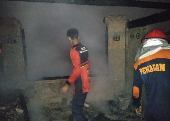 1 Unit Rumah Panggung Warga Desa Pengarayan OKI Hangus Terbakar