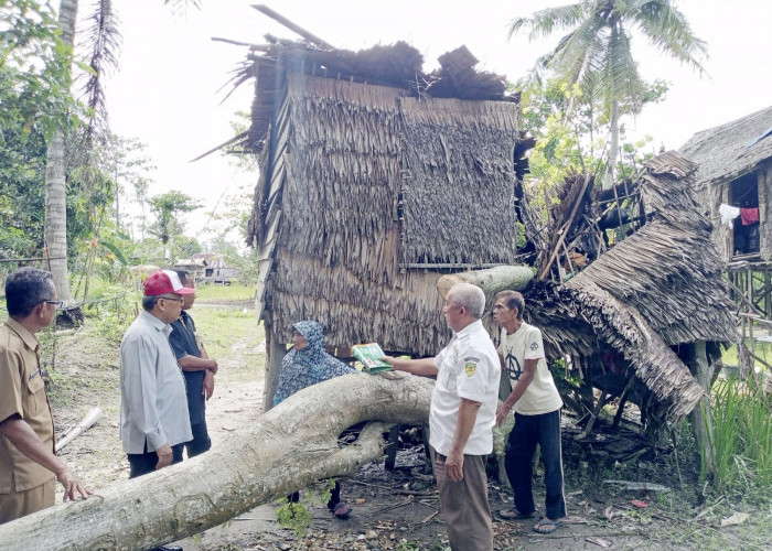 Pasca Diterjang Angin Puting Beliung, Baznas Ogan Ilir Cek Kondisi Rumah Korban untuk Bedah Rumah