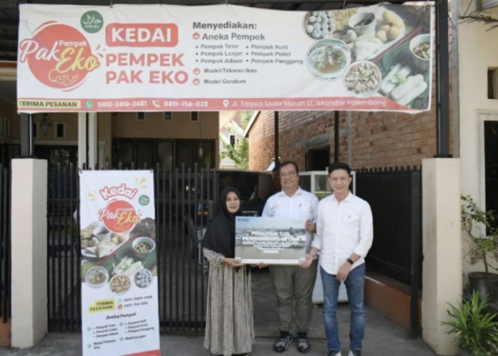Dukung UMKM Palembang, PTP Nonpetikemas Salurkan Bantuan Alat Produksi ke Pempek Pak Eko