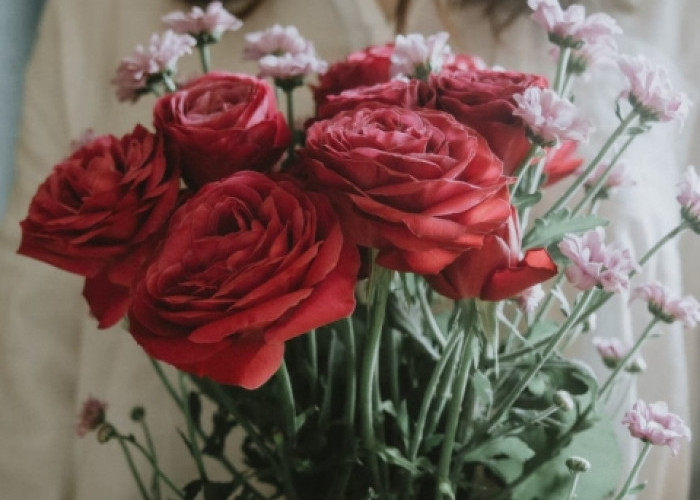 10 Bunga Melambangkan Cinta untuk Orang Tersayang, Abadikan Momen Spesial 