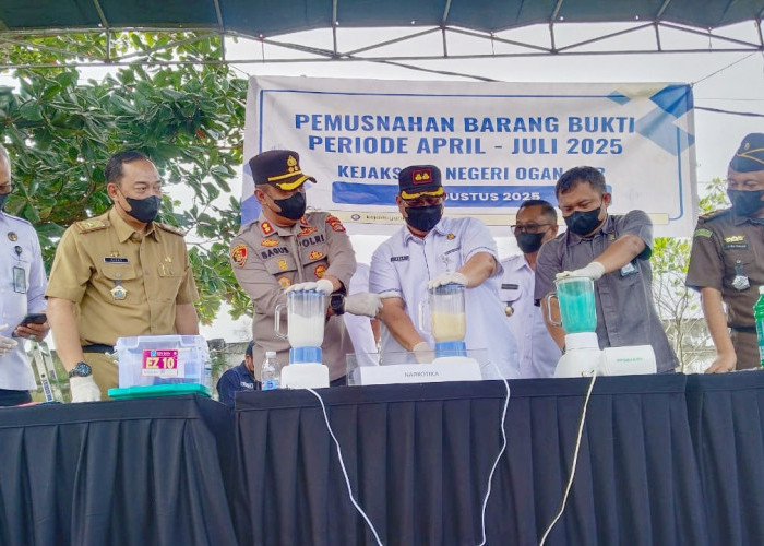 Kejari Ogan Ilir Musnahkan Barang Bukti dari 48 Perkara Sepanjang April-Juli 2025, Ada Narkoba Hingga Senpi