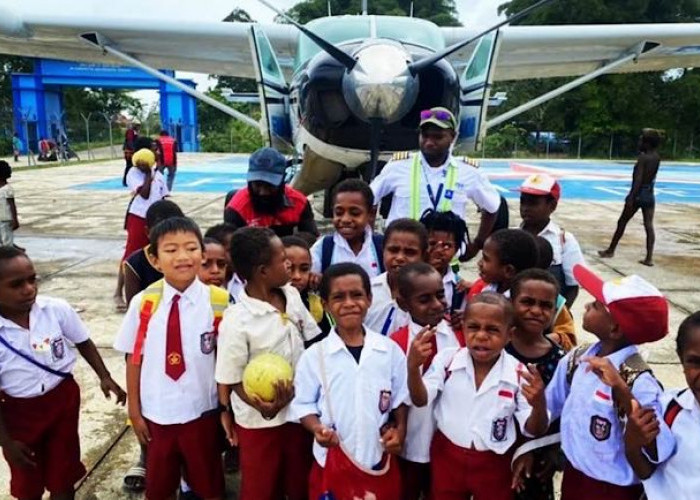 JEMPOL PAK! Semua Anak Papua Bisa Pegang Pesawat, Tapi untuk Terbangkan Wajib Sekolah, Tidak Ada Cara Lain 