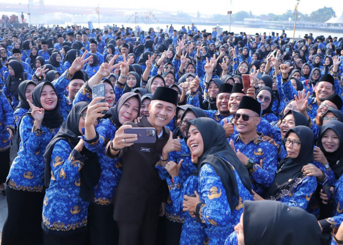 Usai Dilantik, Ribuan PPPK Palembang Ajak Sekda Selfie, Ratu Dewa: Alhamdulillah Perjuangan Berbuah Manis