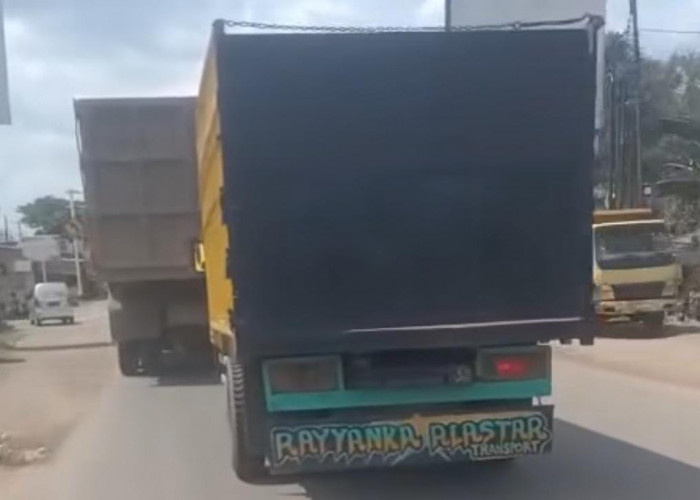 Truk Tanpa Nopol Diduga Tabrak Pengendara Motor di Simpang Bandara Kini Diburu Polisi 