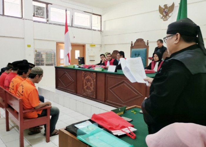 Terancam 3,5 Tahun Penjara, 5 Terdakwa Jemaah Masjid Aniaya Pencuri Kotak Amal Sampaikan Pembelaan