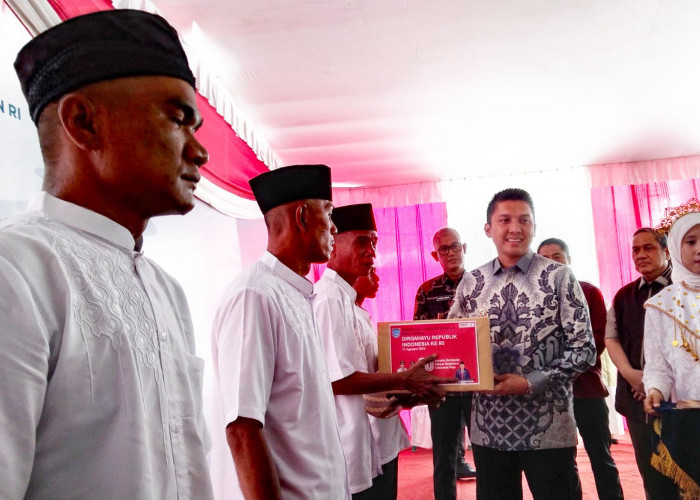 HUT ke-80 RI, 12 Warga Binaan Lapas Tanjung Raja Bebas, Bupati Ogan Ilir Serahkan Langsung Remisi Umum