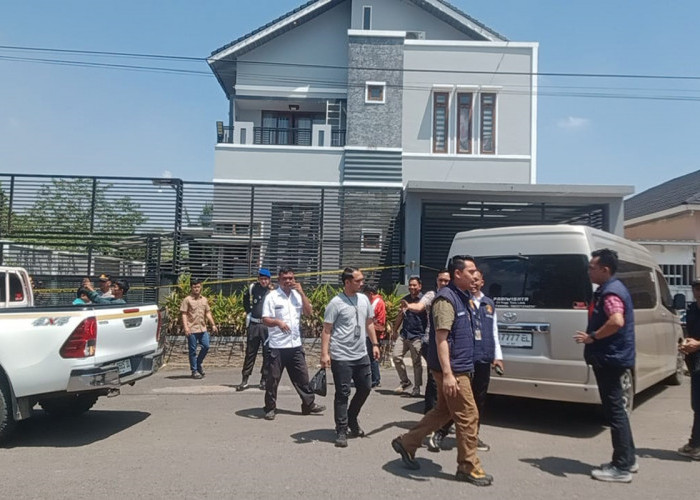 Tim Satgas Gabungan Geledah Dua Rumah Mewah Bos Ilegal Mining di Muara Enim