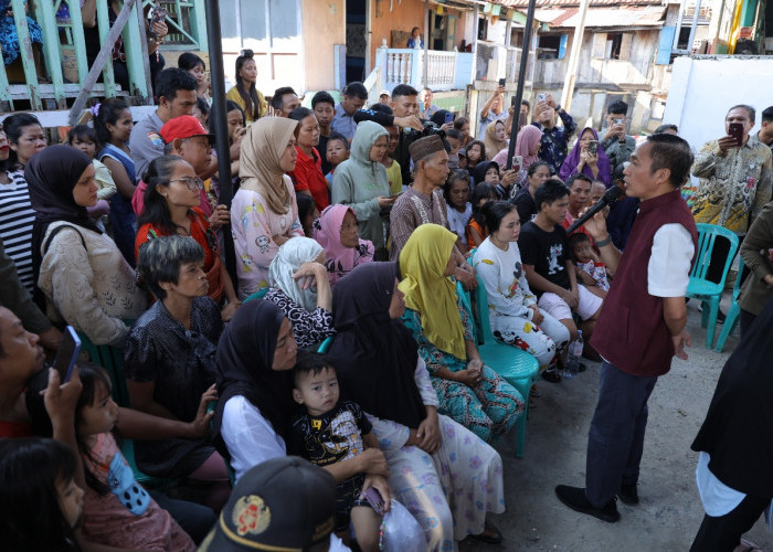 Hadir dengan Rasa Peduli, Ratu Dewa Kunjungi Korban Kebakaran di Lorong Khotib 35 Ilir Palembang