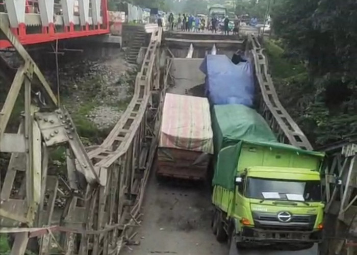 Jembatan Muara Lawai Lahat Ambruk Timpa Rel Kereta, Jalur Lahat-Linggau Kemungkinan Ditutup Sementara?