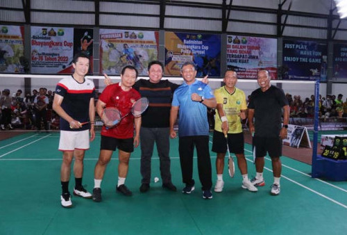Mantan Atlet Nasional Ikut Pertandingan Eksibisi Badminton Bhayangkara Cup Polda Sumsel