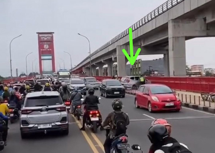 Kecelakaan di Atas Jembatan Ampera Jumat Subuh, Calya Hantam Tiang Pembatas Jalan, Sopir Cewek? 