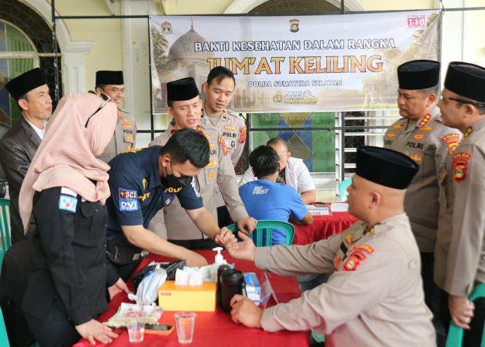 Safari Jumat di Masjid Al-Falah Lorok Pakjo, Wakapolda Sumsel Hadirkan Layanan Kesehatan Gratis