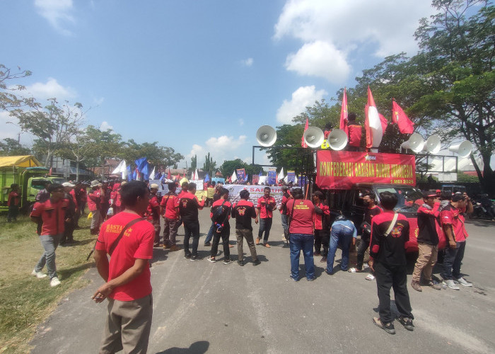 Buruh di Kabupaten OKI Sampaikan Aspirasi di Lapangan TSE Kayuagung