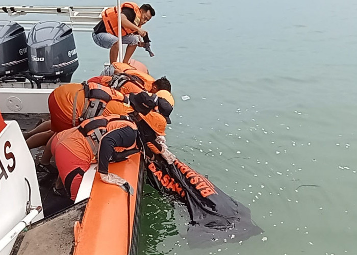 Tim SAR Gabungan Temukan ABK TB Dabo 605 yang Tenggelam Saat Mandi di Perairan Tanjung Tapa OKI