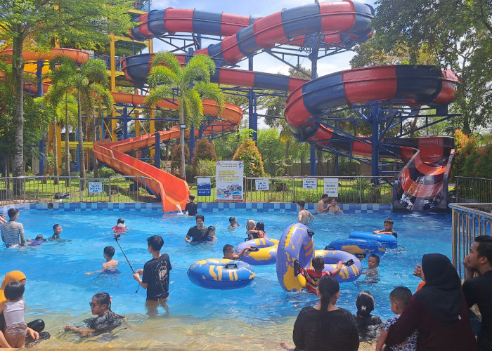 Libur Lebaran, Tempat Wisata Air Opi Water Fun Palembang Membeludak