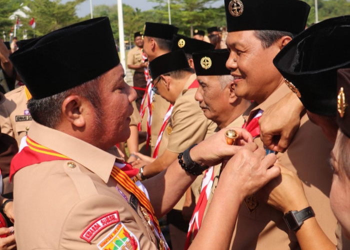 Bupati Muara Enim H Edison Raih Penghargaan Pancawarsa III dari Gubernur Sumsel di Hari Pramuka ke-64