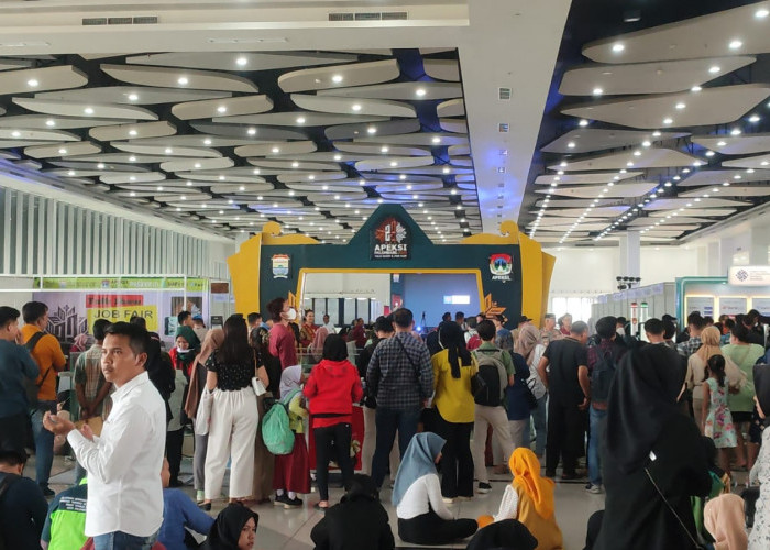Berburu Lowongan Kerja, Ribuan Pencari Kerja Padati Area Job Fair di PTC Mall Palembang
