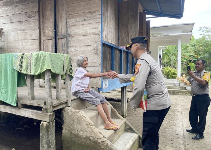 Sambang Desa ke Kampung Narkoba Sekonjing, Kapolres Ogan Ilir Bagikan Sembako