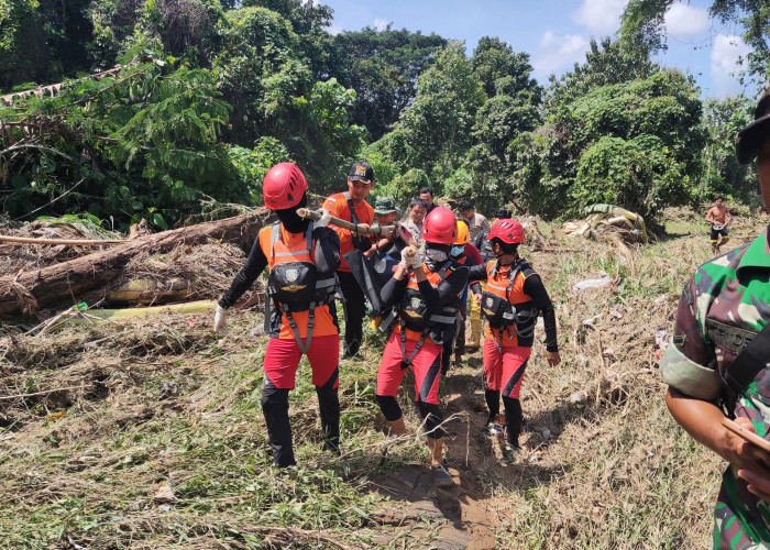 Satu Penumpang Travel Tewas, Empat Hilang Terbawa Arus Banjir di OKU, Basarnas Turunkan Tim Rescue