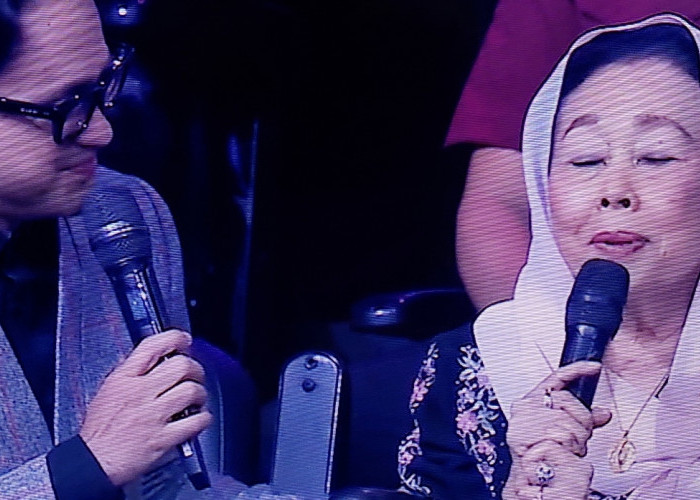 KEJUTAN, Bu Sinta Nuriyah Hadiri Top 7 D’Academy 7, Kenang Gus Dur hingga Nyanyikan Fatwa Pujangga