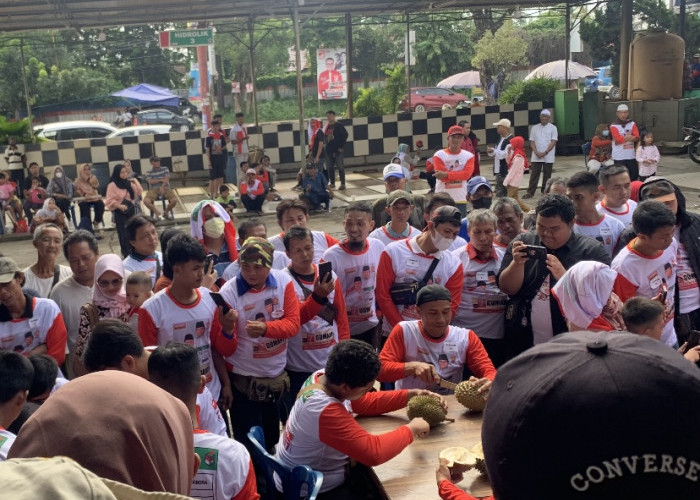Ratusan Peserta Ramaikan Lomba Makan Durian dan Duku di Kecamatan Ilir Barat I