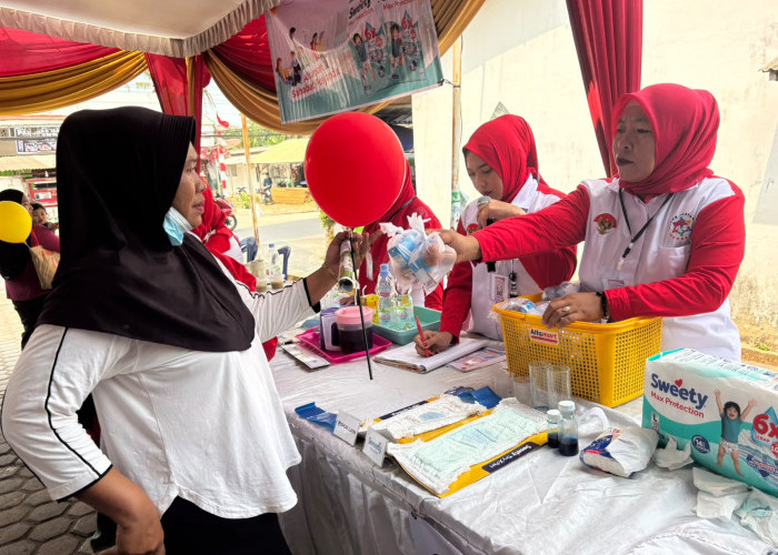 Ibu dan Balita Berduyun-duyun Datangi Posyandu Alfamart dan Sweety 