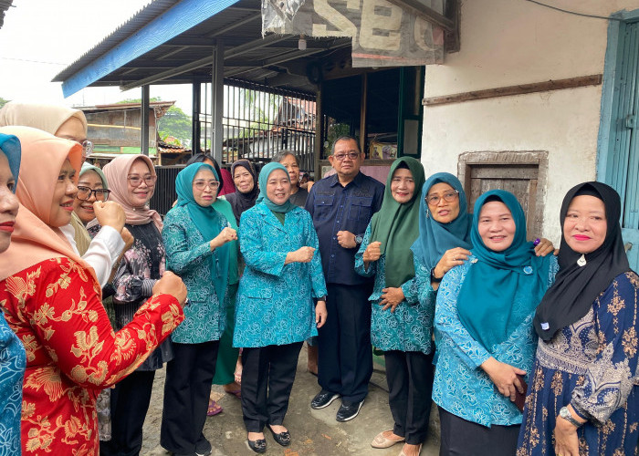 Dewi Ratu Dewa Berhasil Bujuk Ibu Penderita Rematik Parah ke RSUD BARI Palembang