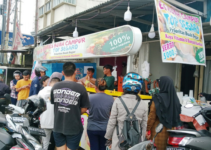 Es Buah Campur Top Segaro Palembang, Minuman Segar yang Lagi Viral Dikalangan Milenial
