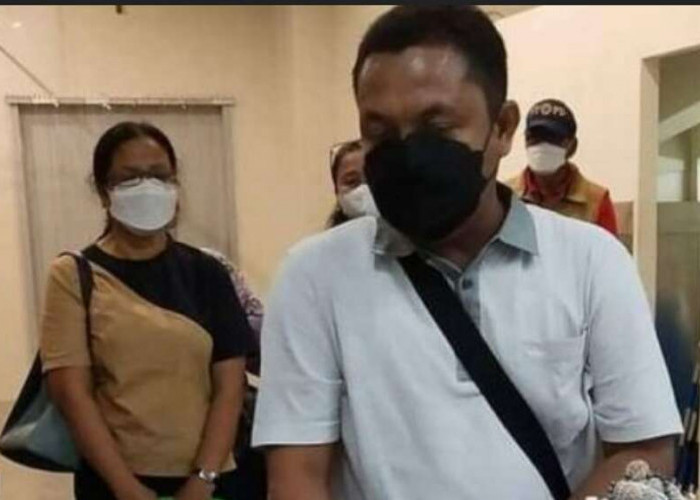 Mas Budi Penerima Ginjal Lepas Fransiska Ncis yang Mengenakan Gaun Serba Putih, yang Melihat Berurai Air Mata