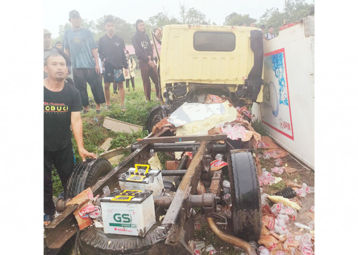 Kecelakaan Maut di Jalan Lintas Prabumulih-Palembang, Truk Box Berisi Air Mineral Terlepas, 1 Tewas di Tempat