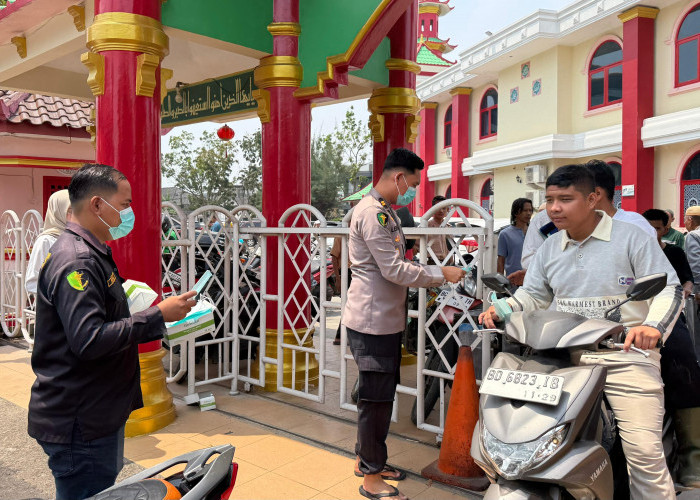 5.500 Masker Dibagikan di Sekolah Hingga Masjid, Kerjasama Biddokkes Polda Sumsel & Sidokkes Polrestabes