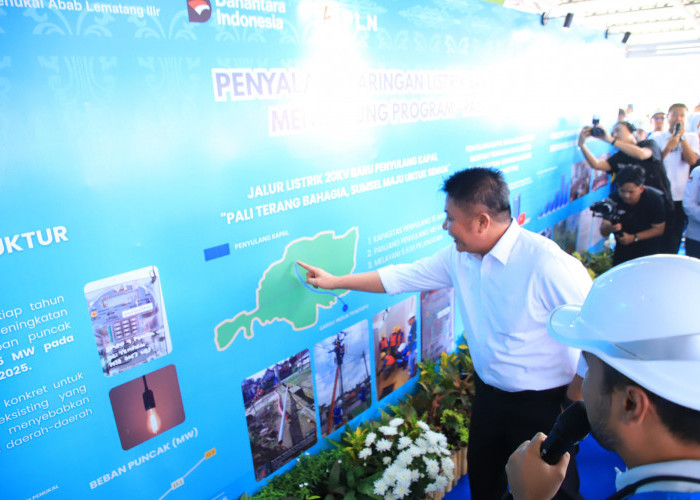 Gubernur Herman Deru Resmikan Jaringan Listrik Penyulang Kapal di PALI