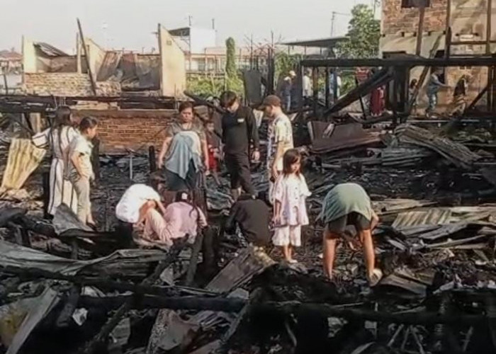 Kebakaran Hebat di 1 Ulu Palembang: 14 Rumah Hangus, 86 Jiwa Terdampak