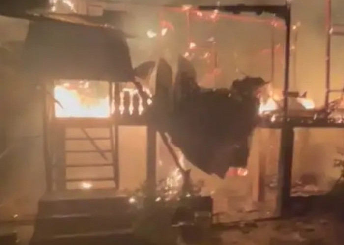 Rumah Warga Mesuji Raya OKI Hangus Terbakar Saat Hujan Gerimis