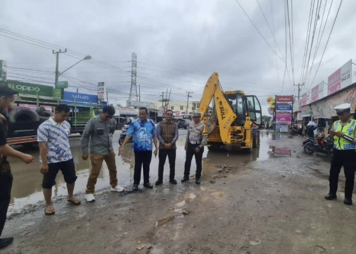 Langganan Terendam Air, Dinas PUPR Ogan Ilir Lakukan Pembuatan Drainase di Jalan Nusantara