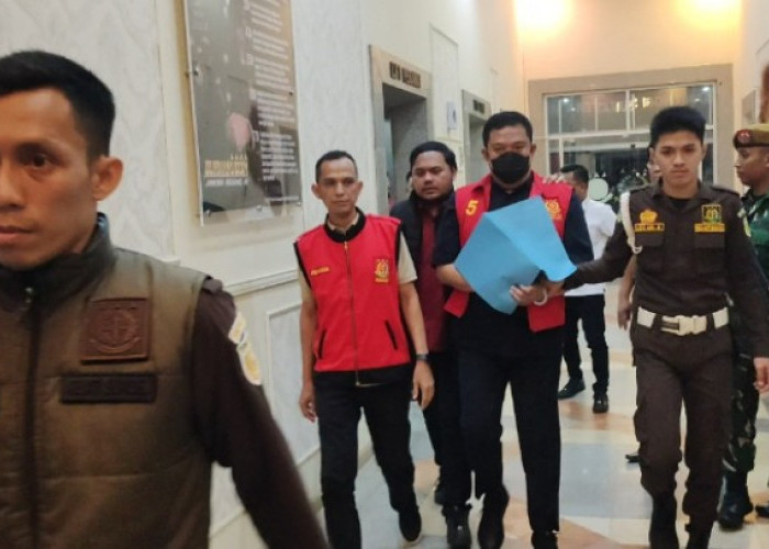 Pakai Rompi Tahanan dan Tangan Diborgol, Wabup PALI Iwan Tuaji: 
